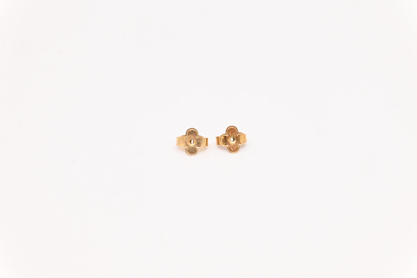 Louis Vuitton Essential V Earrings
