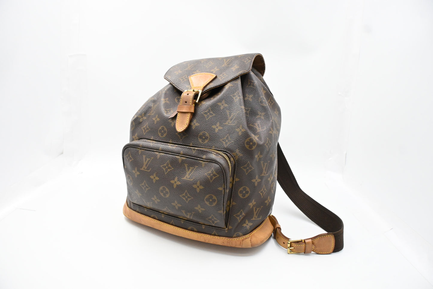 Louis Vuitton Montsouris GM in Monogram Canvas