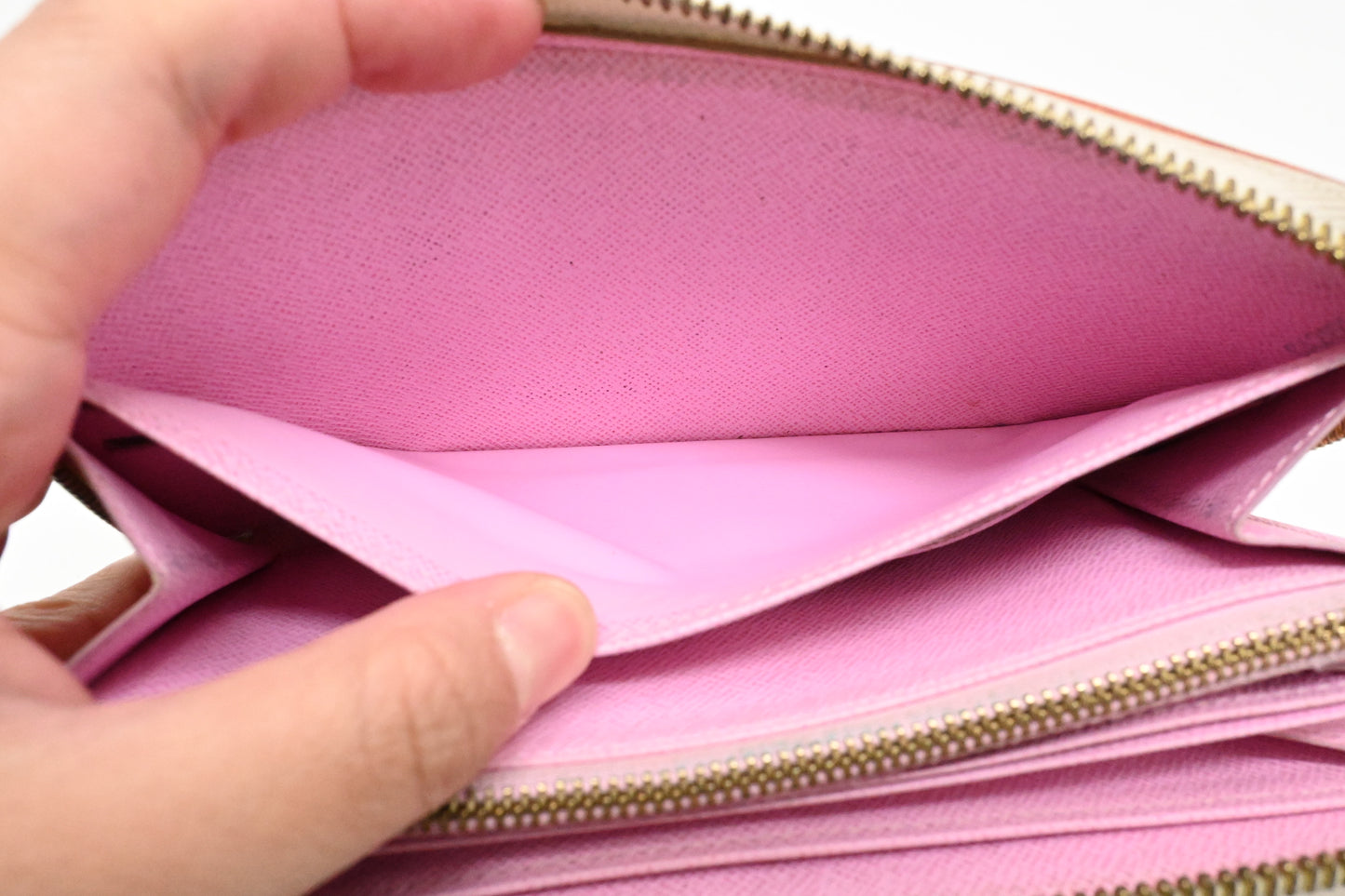 Louis Vuitton Long Zippy Wallet in White Multicolor Canvas