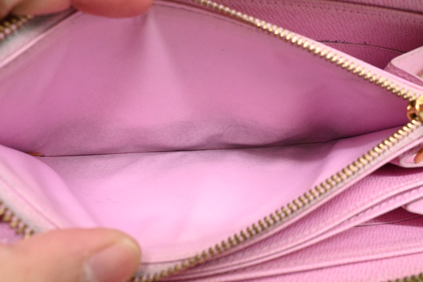 Louis Vuitton Long Zippy Wallet in White Multicolor Canvas