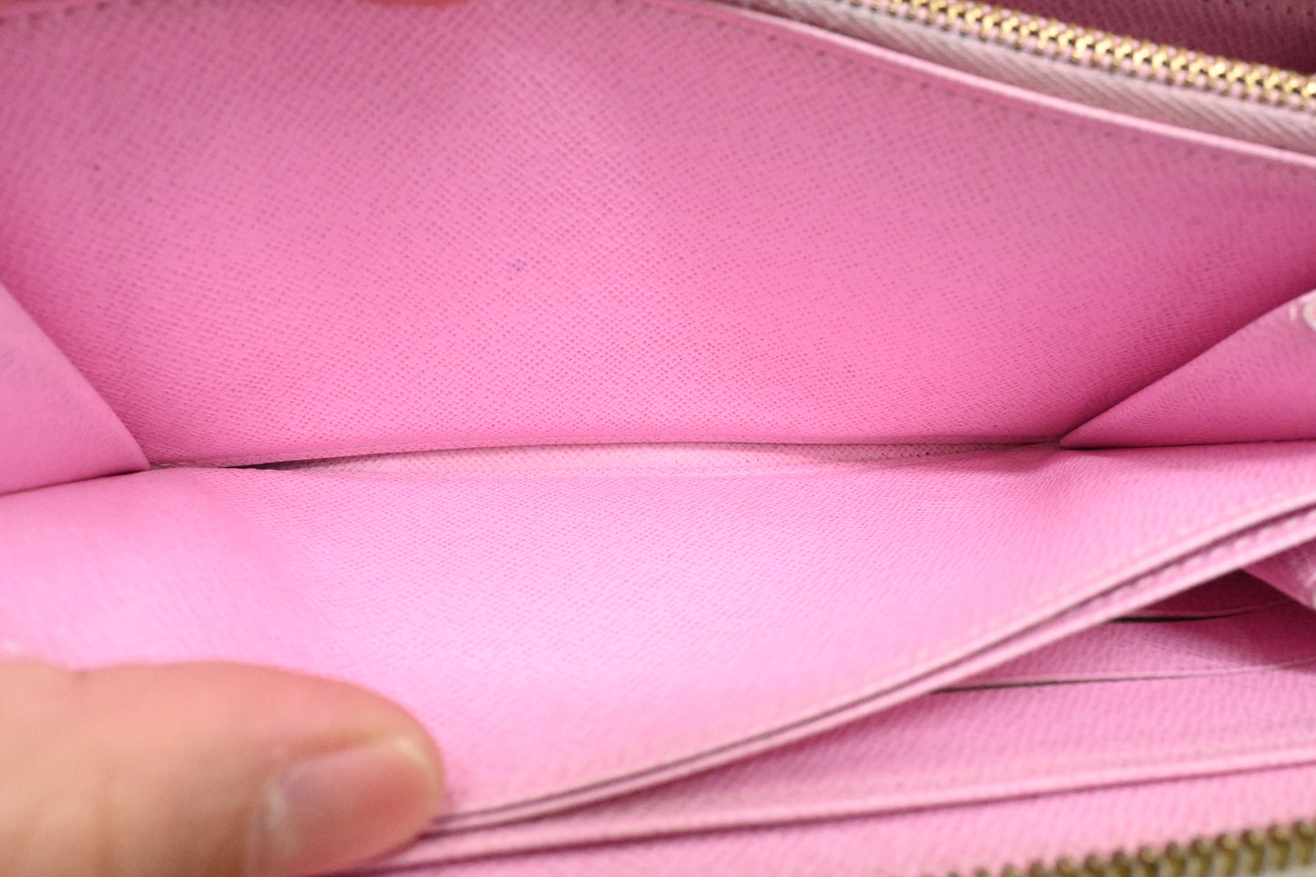 Louis Vuitton Long Zippy Wallet in White Multicolor Canvas