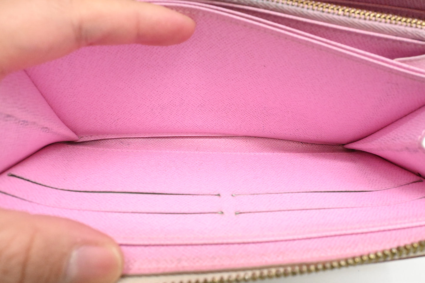 Louis Vuitton Long Zippy Wallet in White Multicolor Canvas