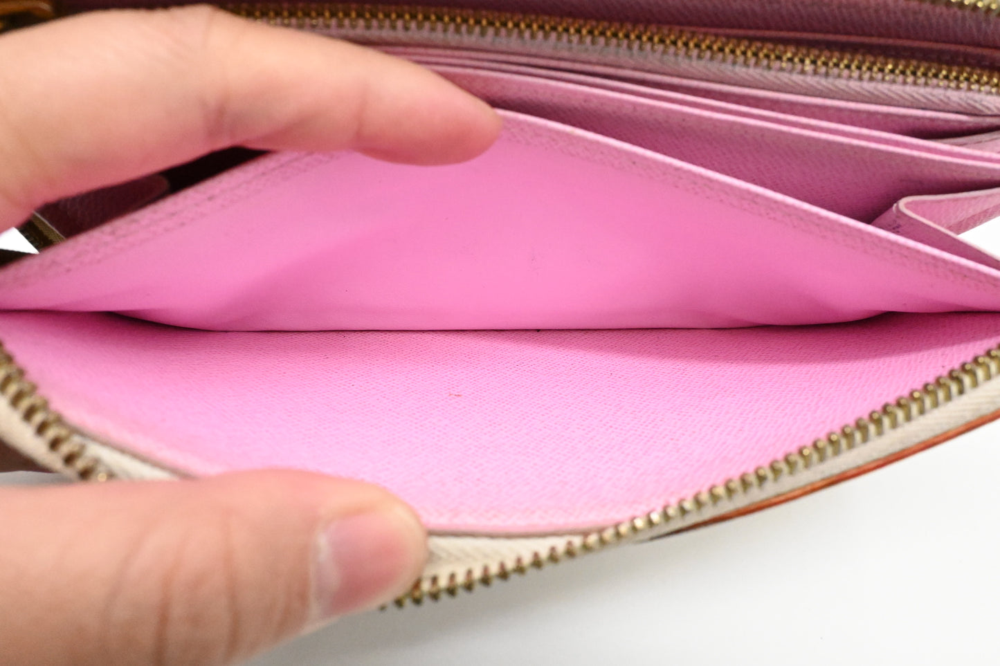 Louis Vuitton Long Zippy Wallet in White Multicolor Canvas