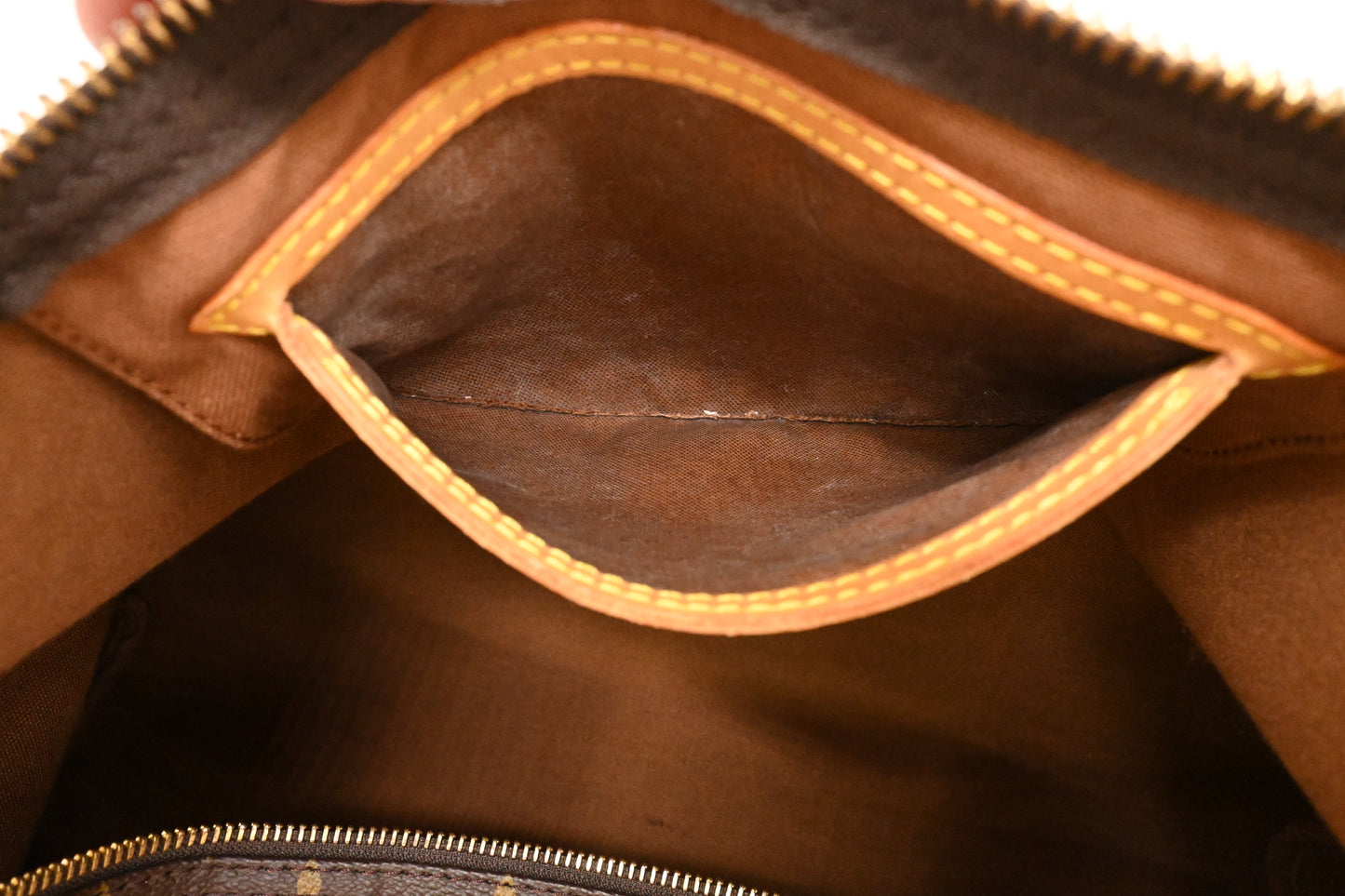 Louis Vuitton Speedy 40 in Monogram Canvas