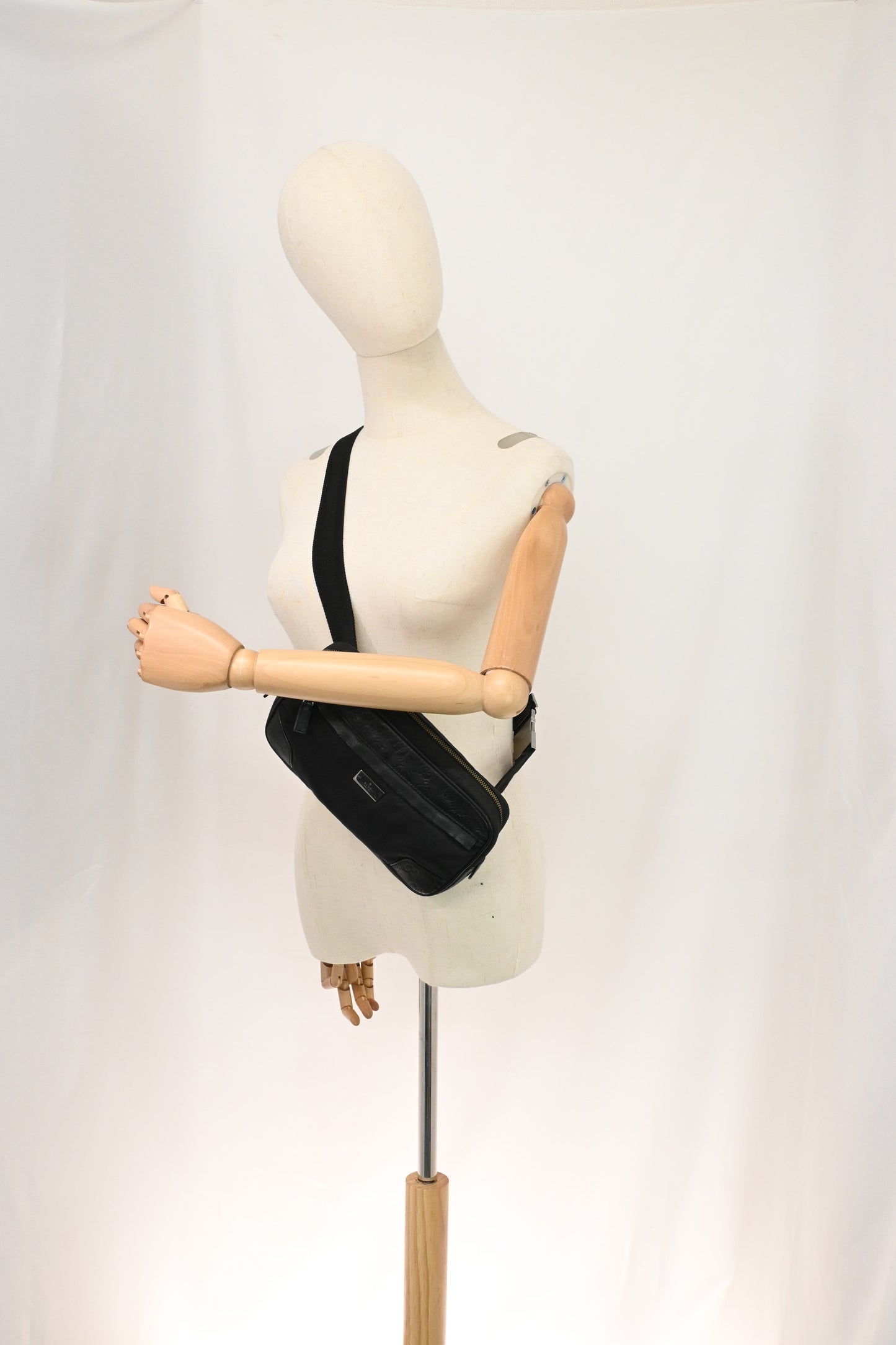 Gucci Bumbag in Black Guccissima Leather