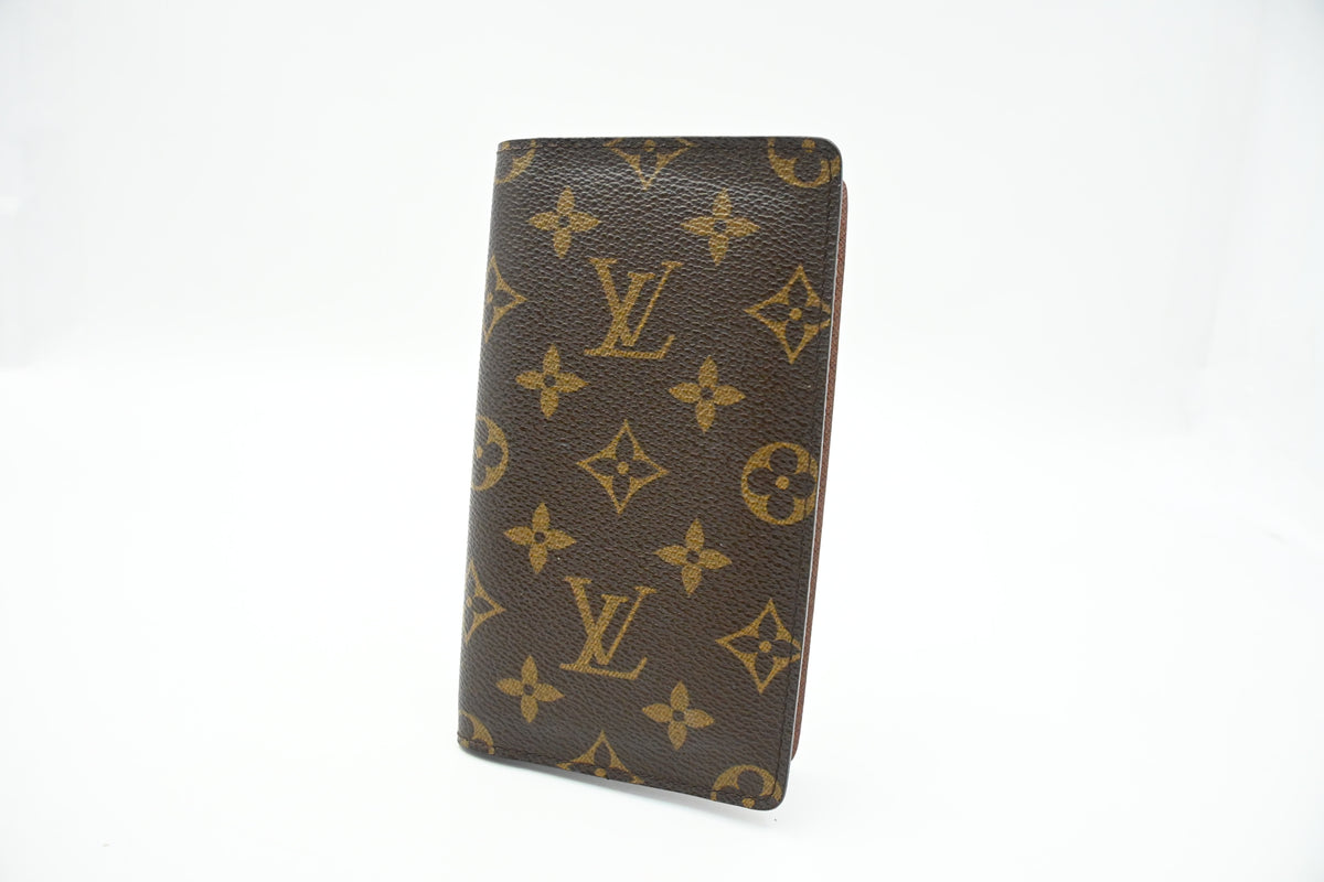 Louis Vuitton Bifold Wallet in Monogram Canvas