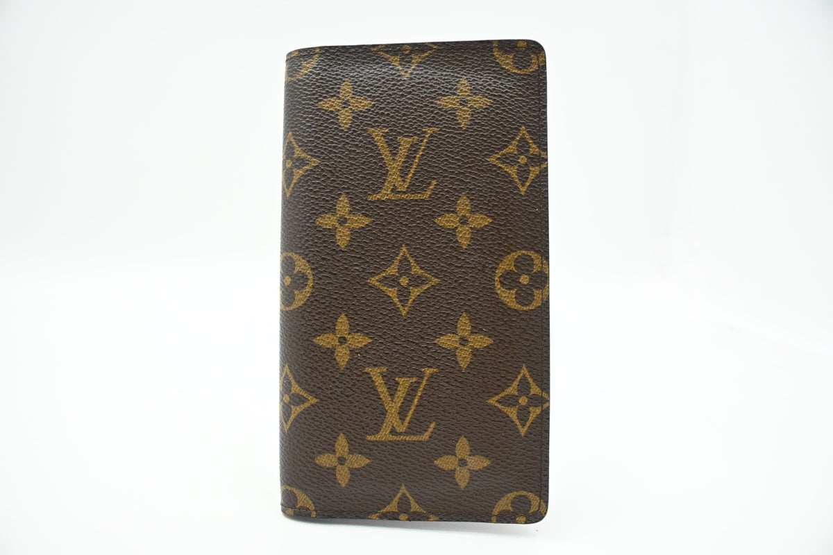 Louis Vuitton Bifold Wallet in Monogram Canvas