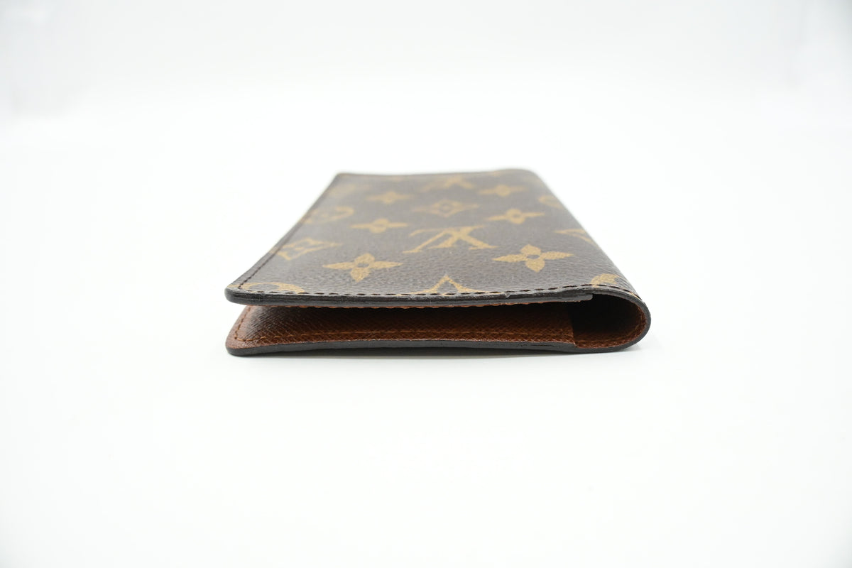 Louis Vuitton Bifold Wallet in Monogram Canvas