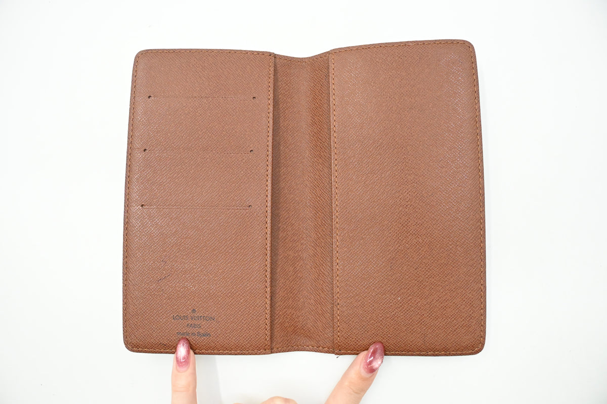 Louis Vuitton Bifold Wallet in Monogram Canvas
