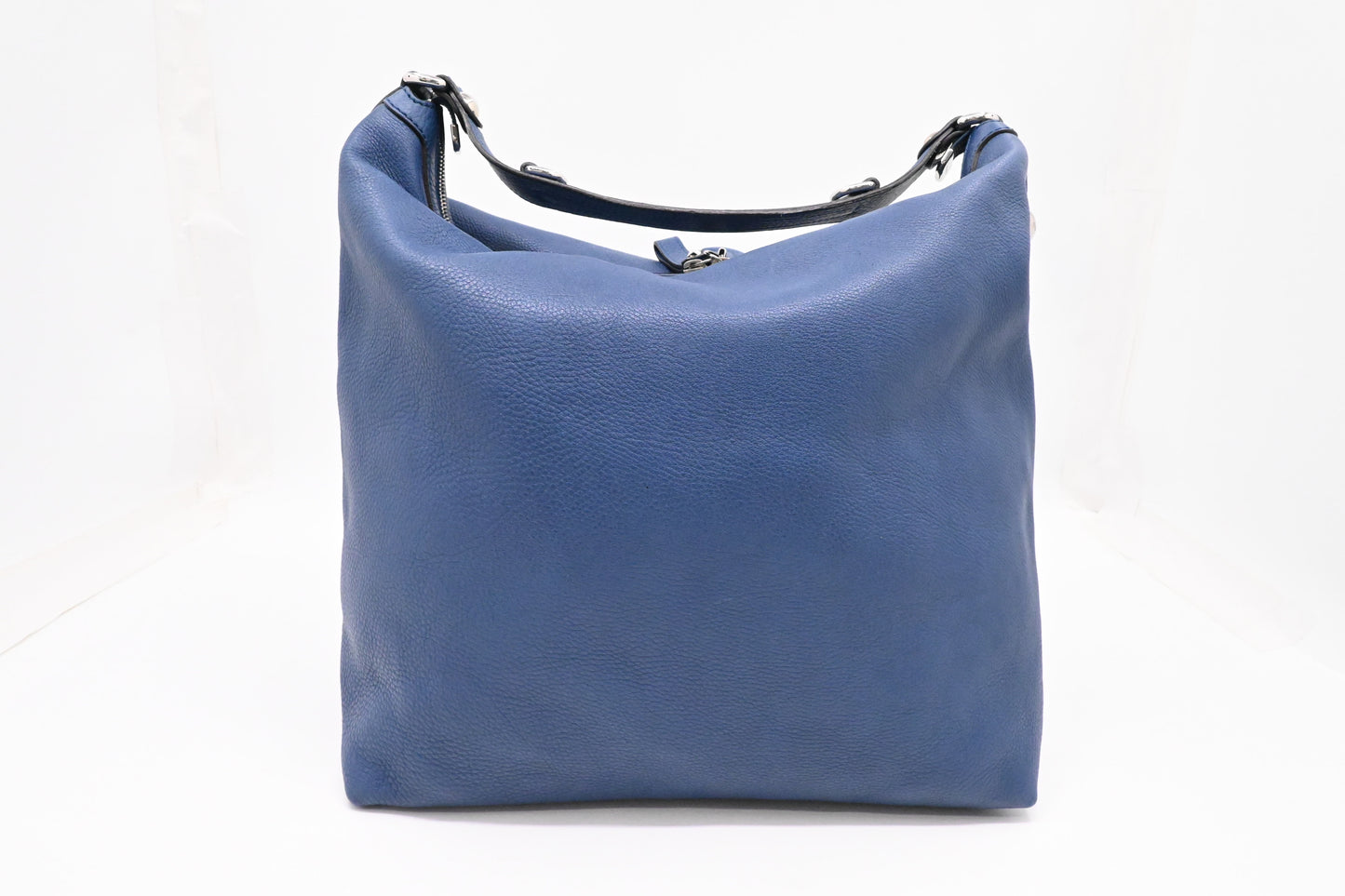 Gucci Shoulder Bag in Blue Leather