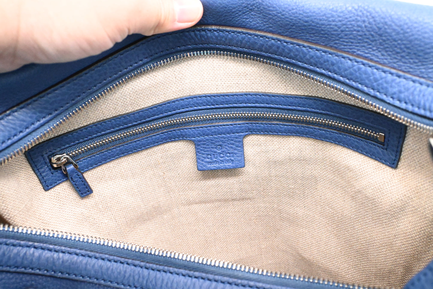 Gucci Shoulder Bag in Blue Leather