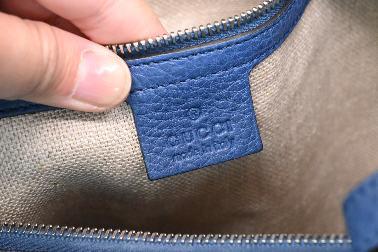 Gucci Shoulder Bag in Blue Leather
