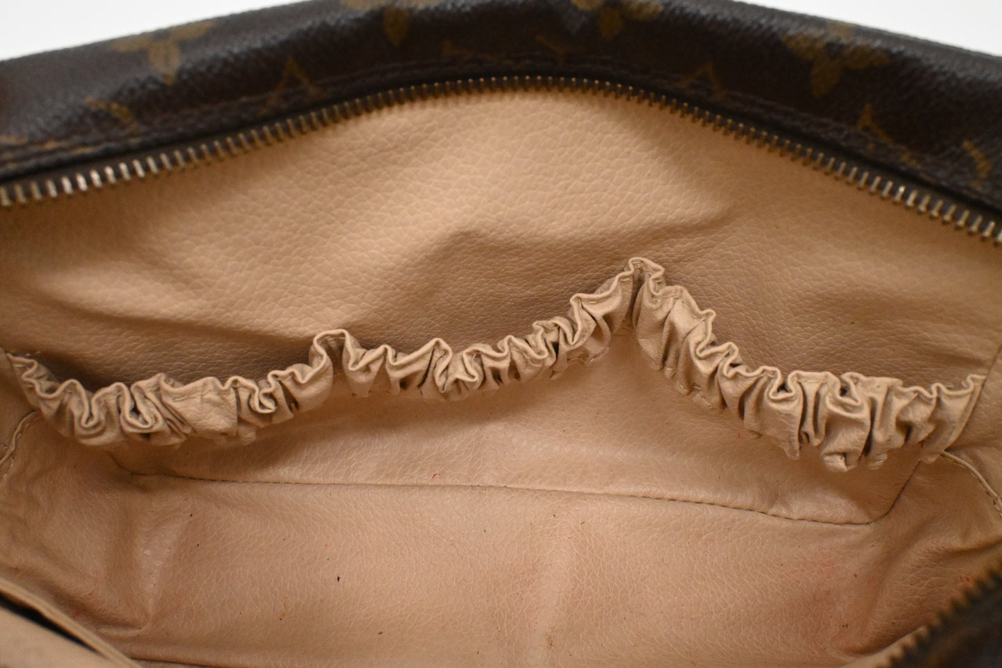Louis Vuitton Trousse 23 in Monogram Canvas