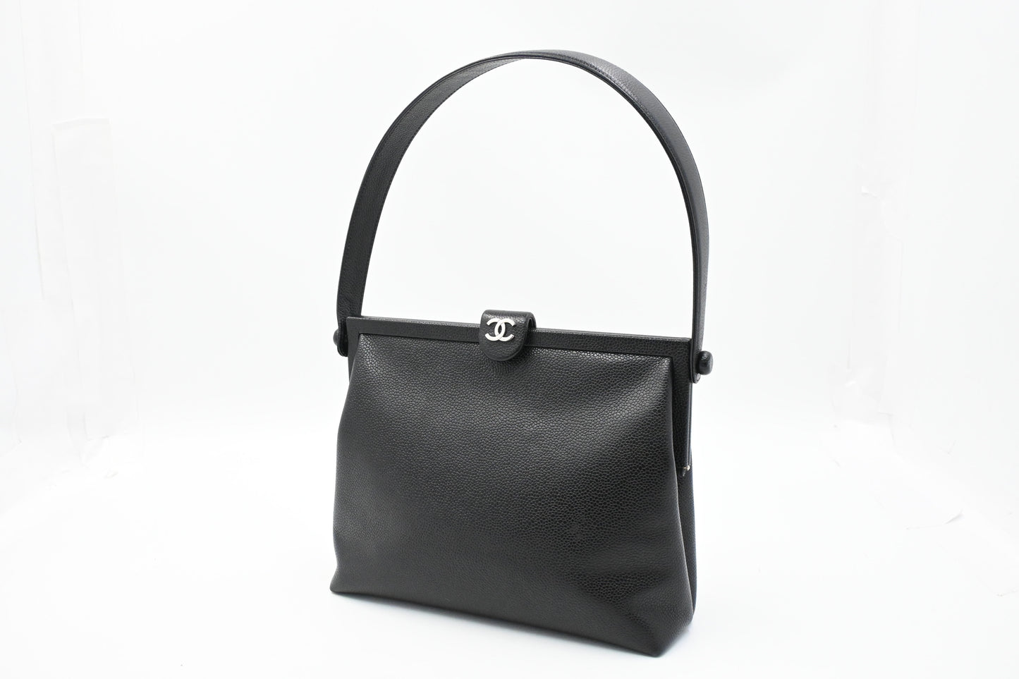 Chanel Shoulder Bag in Black Caviar Leather