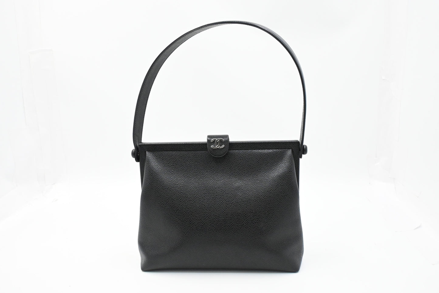 Chanel Shoulder Bag in Black Caviar Leather