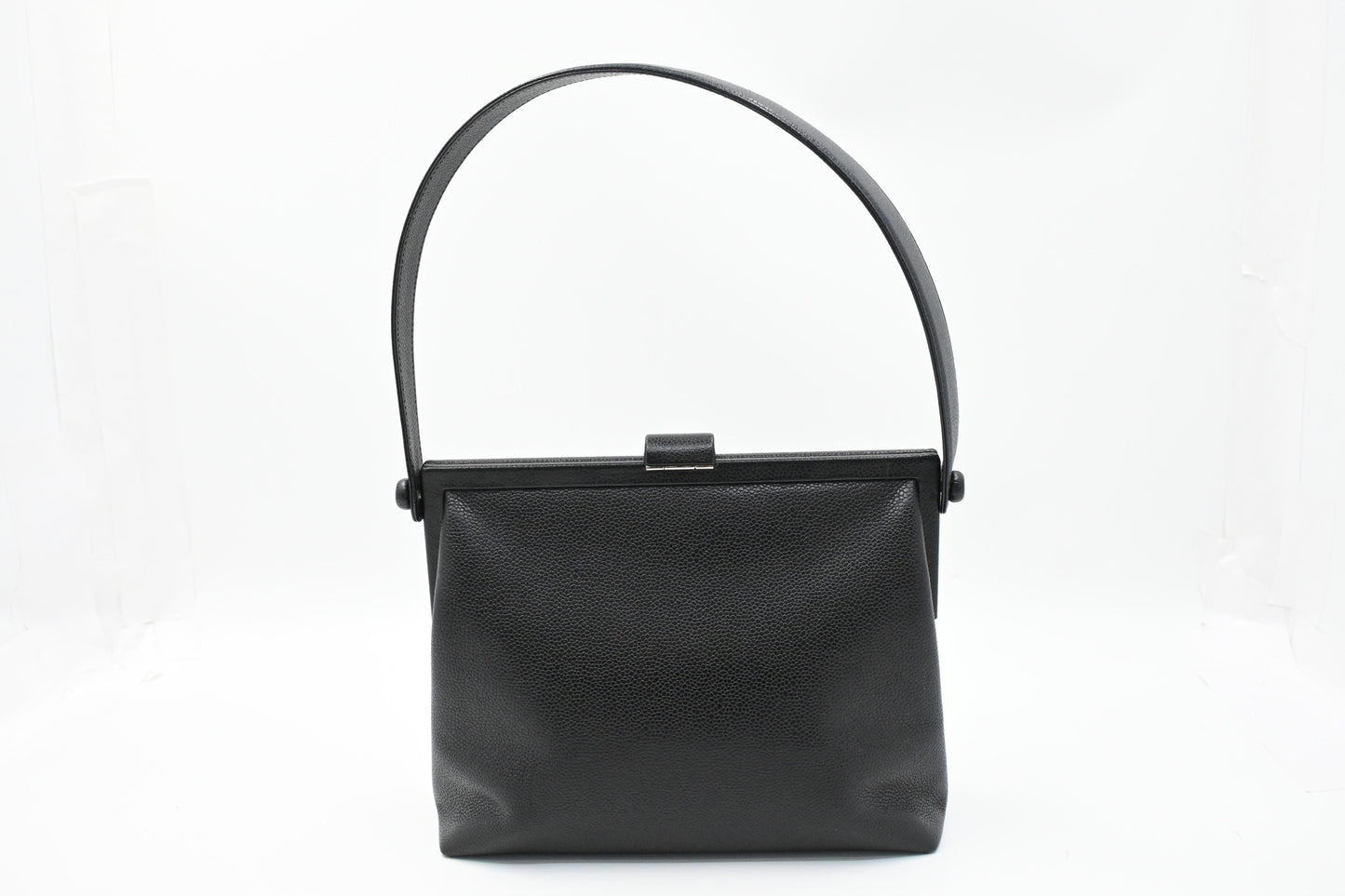 Chanel Shoulder Bag in Black Caviar Leather