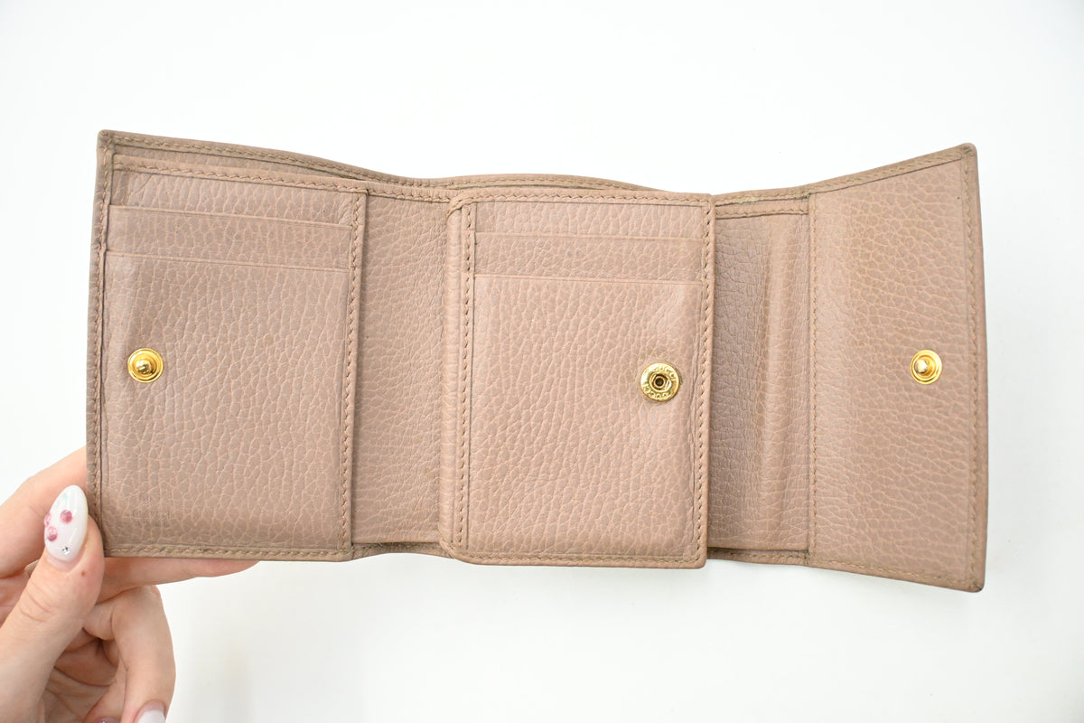 Gucci Compact Wallet in Beige Leather