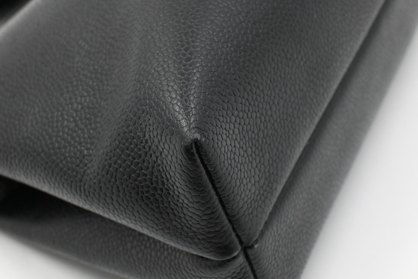 Chanel Shoulder Bag in Black Caviar Leather