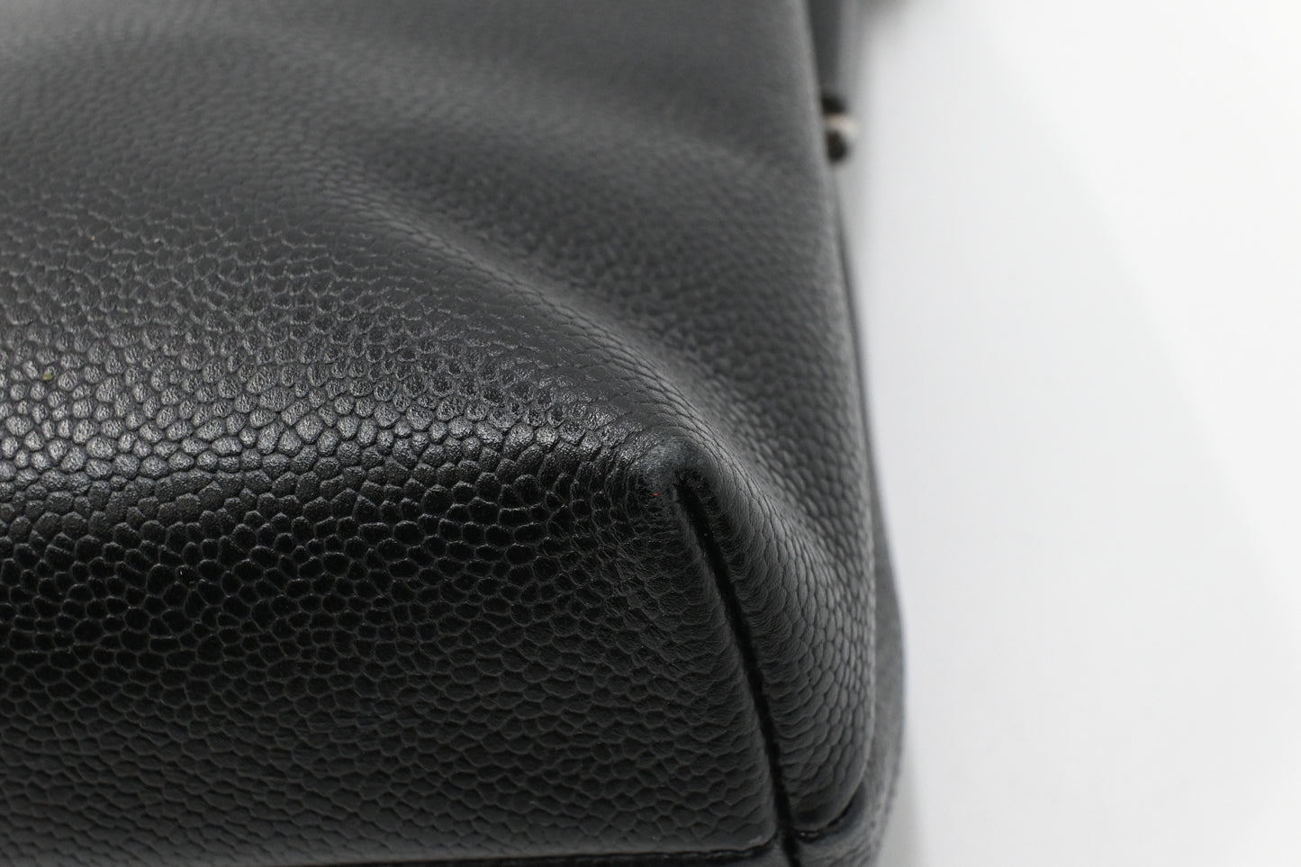 Chanel Shoulder Bag in Black Caviar Leather