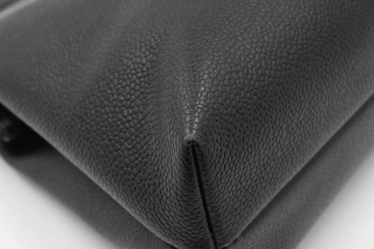 Chanel Shoulder Bag in Black Caviar Leather