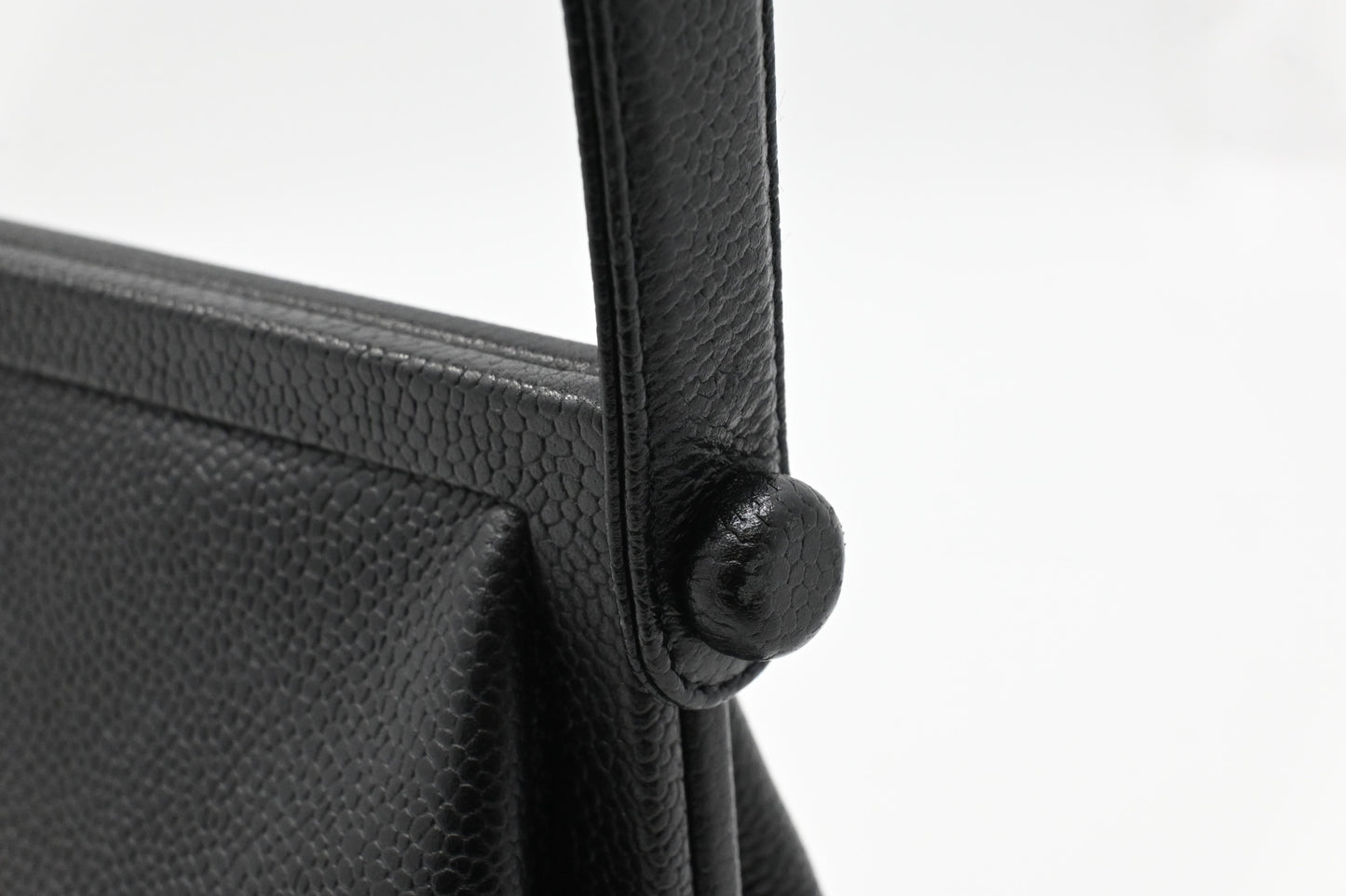 Chanel Shoulder Bag in Black Caviar Leather