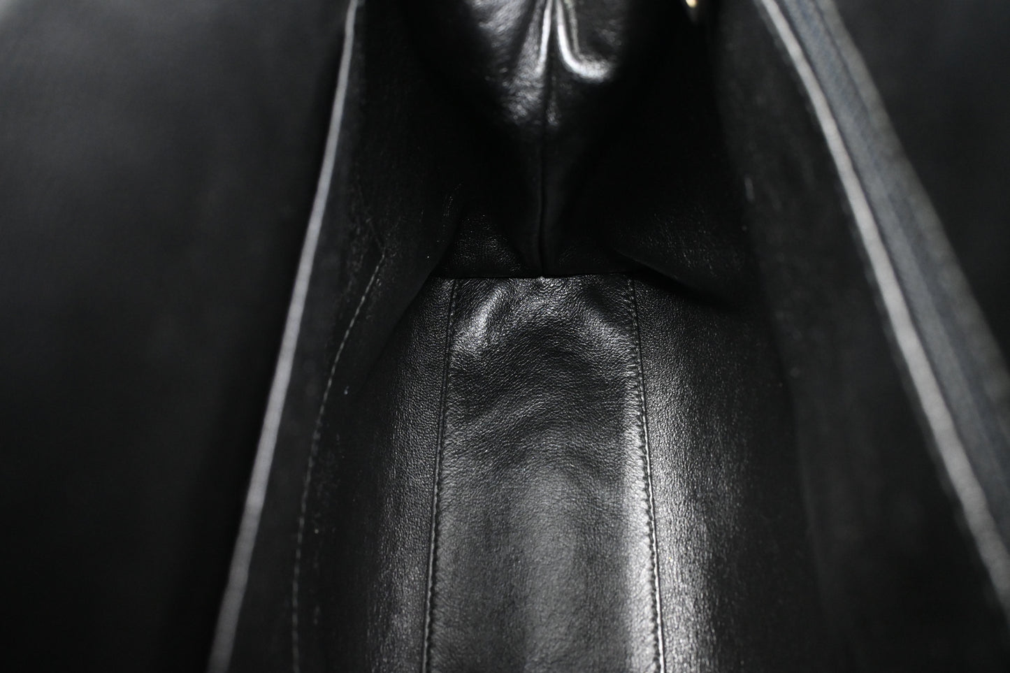 Chanel Shoulder Bag in Black Caviar Leather