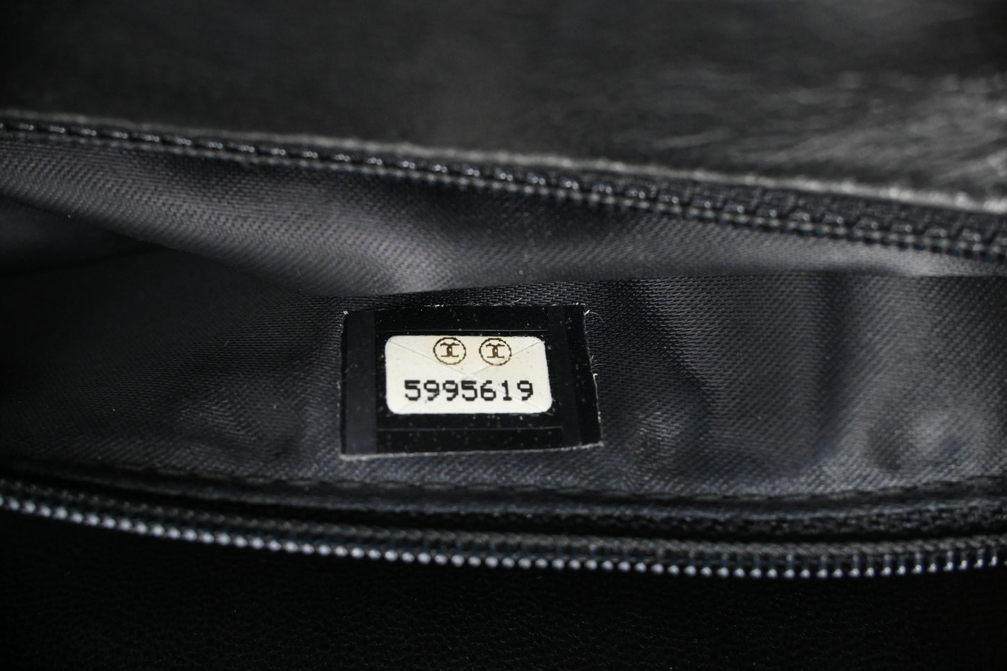 Chanel Shoulder Bag in Black Caviar Leather