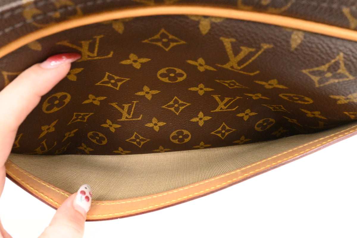Louis Vuitton Reporter PM in Monogram Canvas