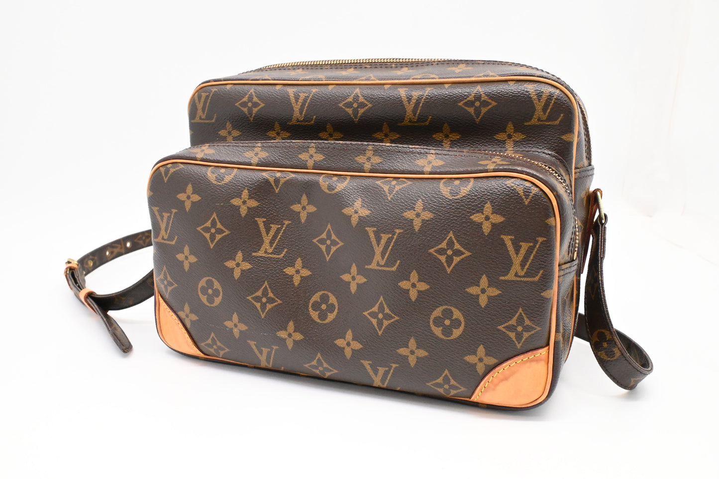 Louis Vuitton Nile in Monogram Canvas