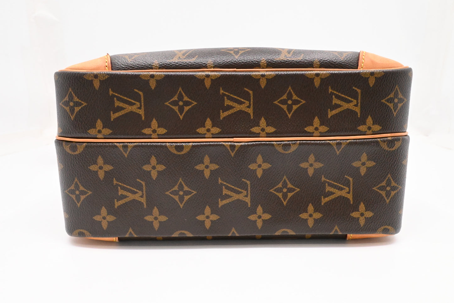 Louis Vuitton Nile in Monogram Canvas