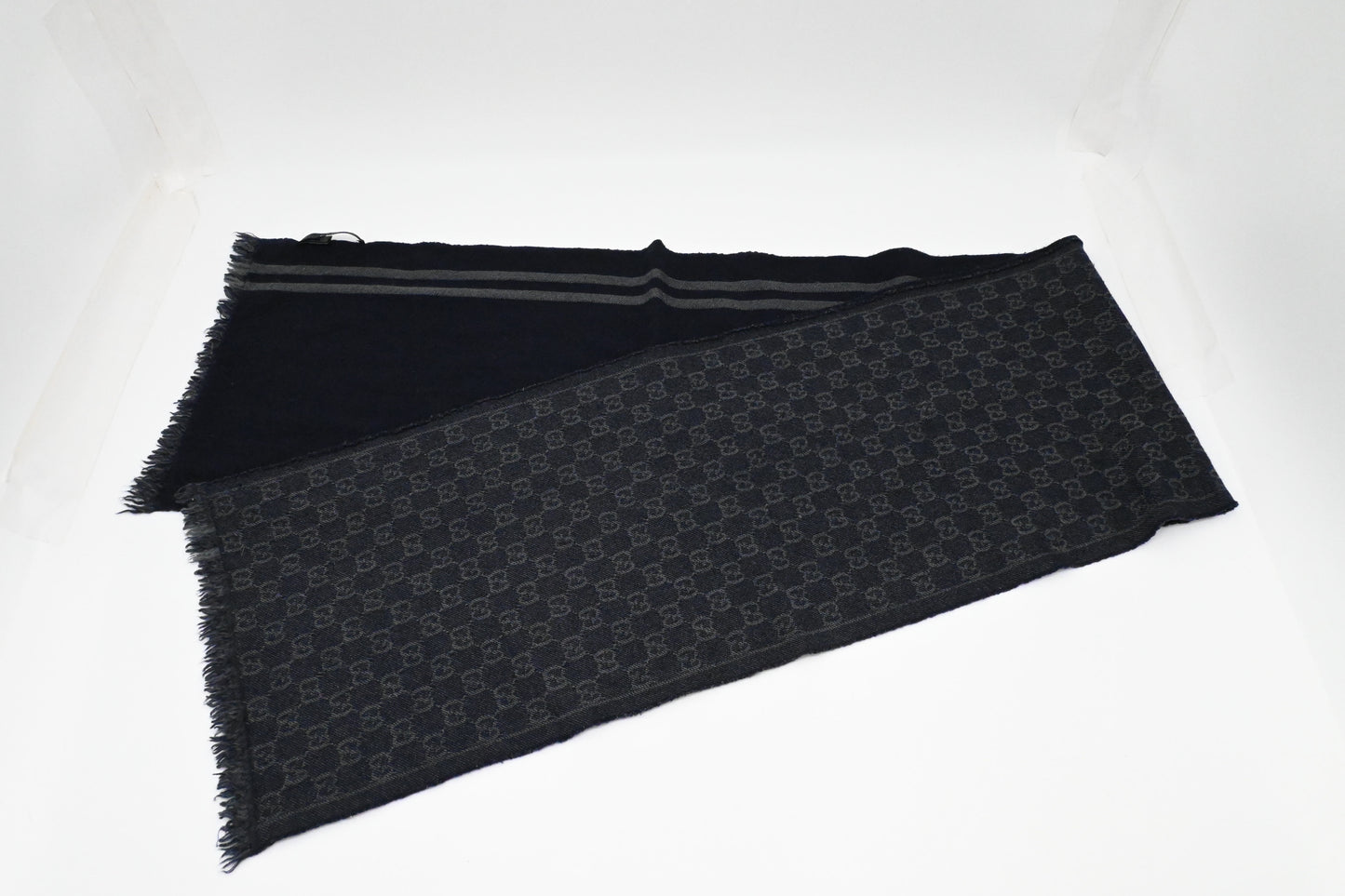 Gucci Scarf in Navy Blue and Gray Wool