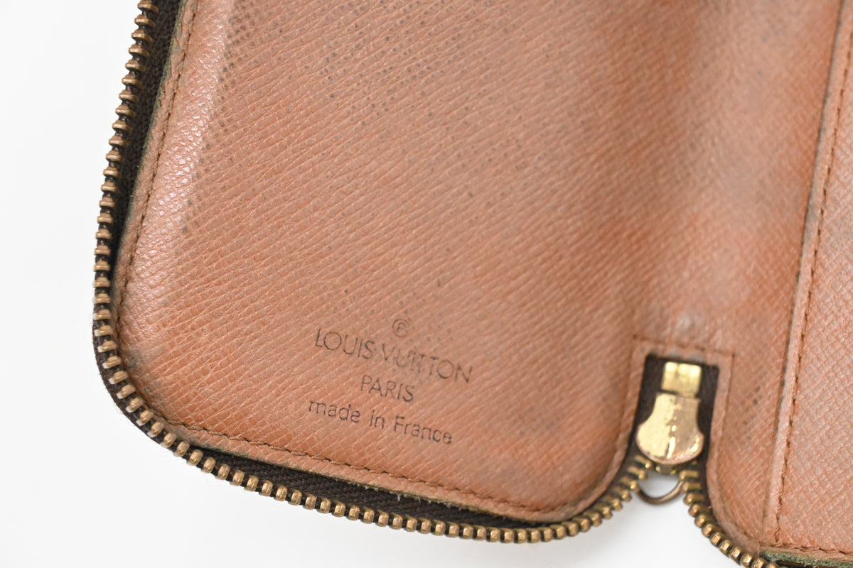 Louis Vuitton 6 Key Case in Monogram Canvas