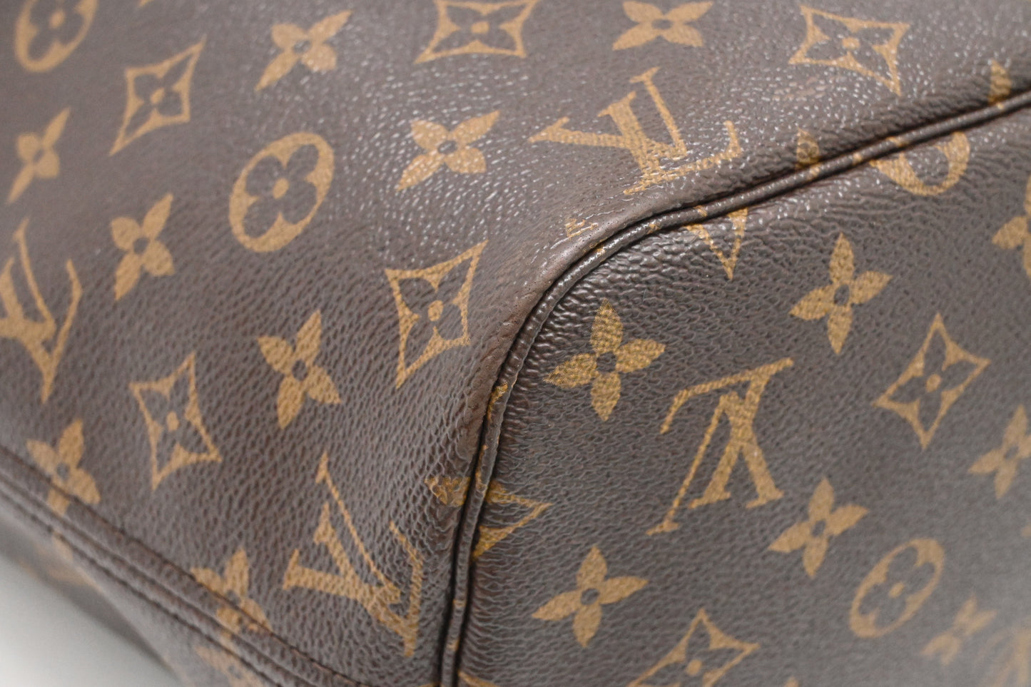 Louis Vuitton Neverfull MM in Monogram Canvas