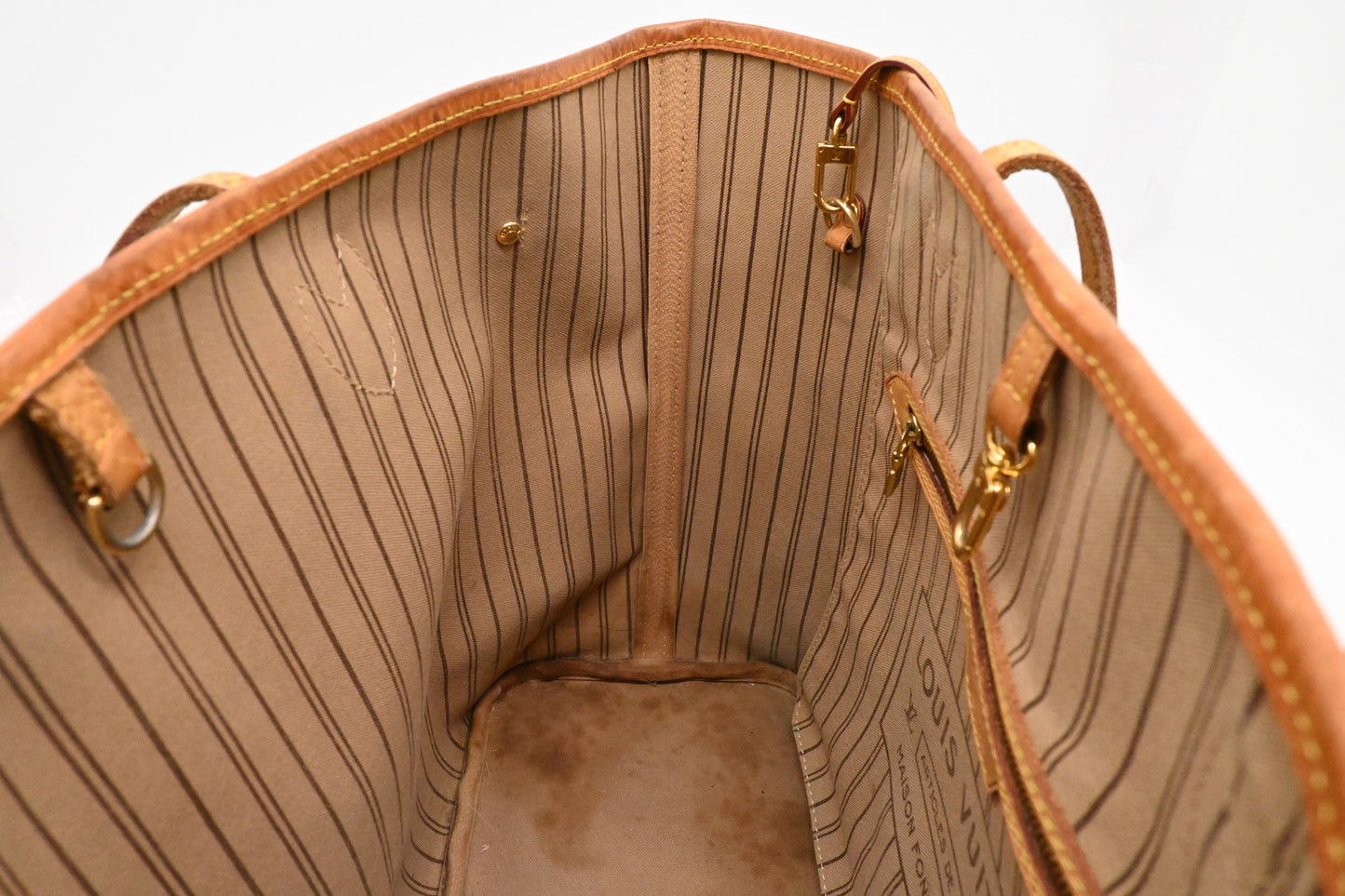 Louis Vuitton Neverfull MM in Monogram Canvas