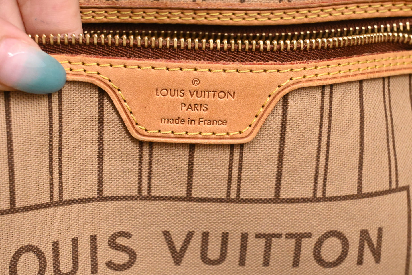 Louis Vuitton Neverfull MM in Monogram Canvas