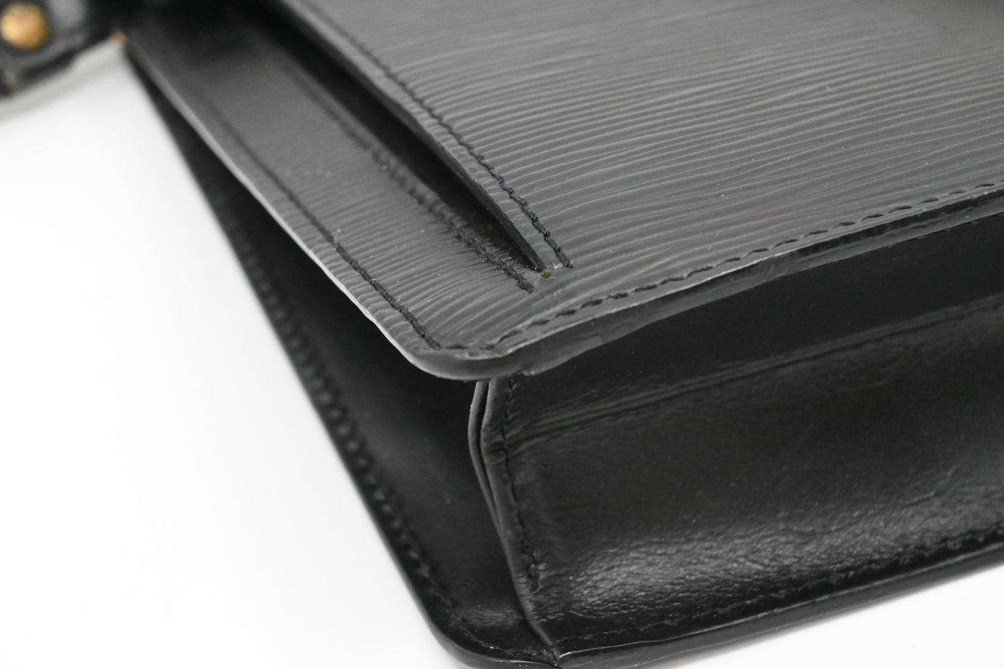 Louis Vuitton Sellier Dragonne in Black Epi Leather