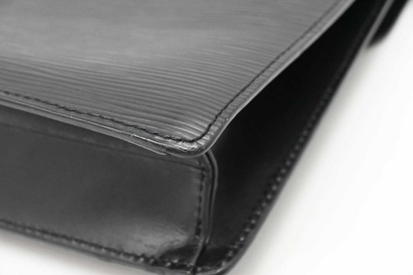Louis Vuitton Sellier Dragonne in Black Epi Leather