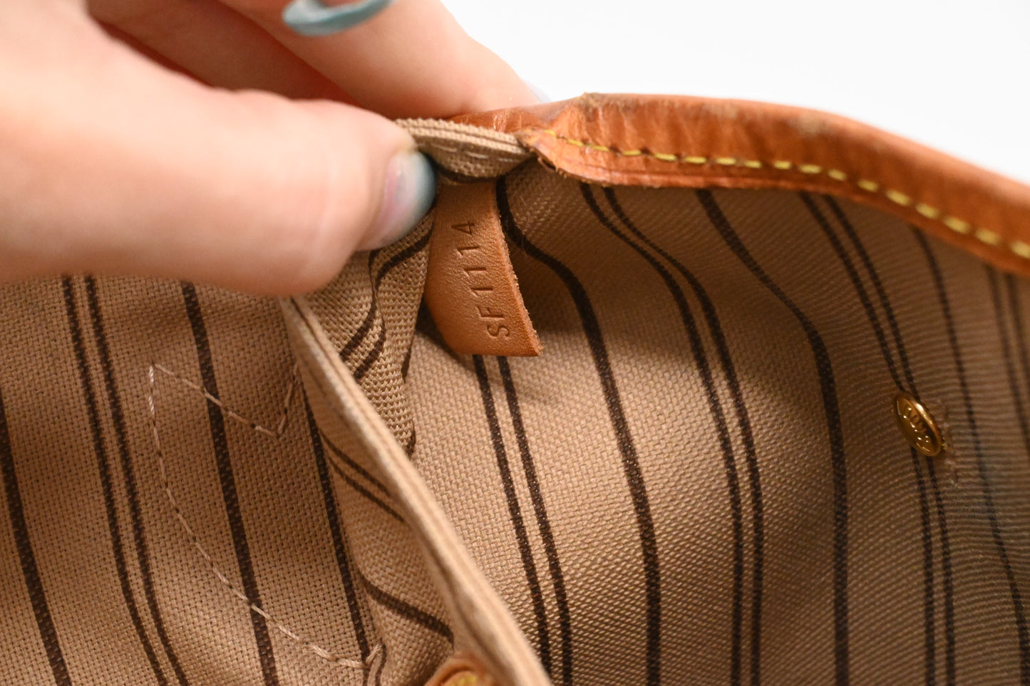 Louis Vuitton Neverfull MM in Monogram Canvas