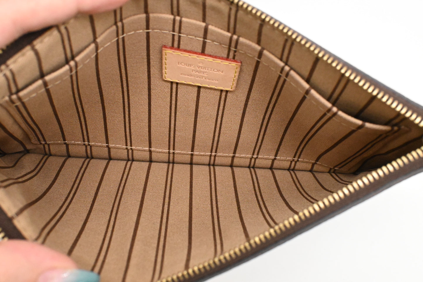 Louis Vuitton Neverfull MM in Monogram Canvas