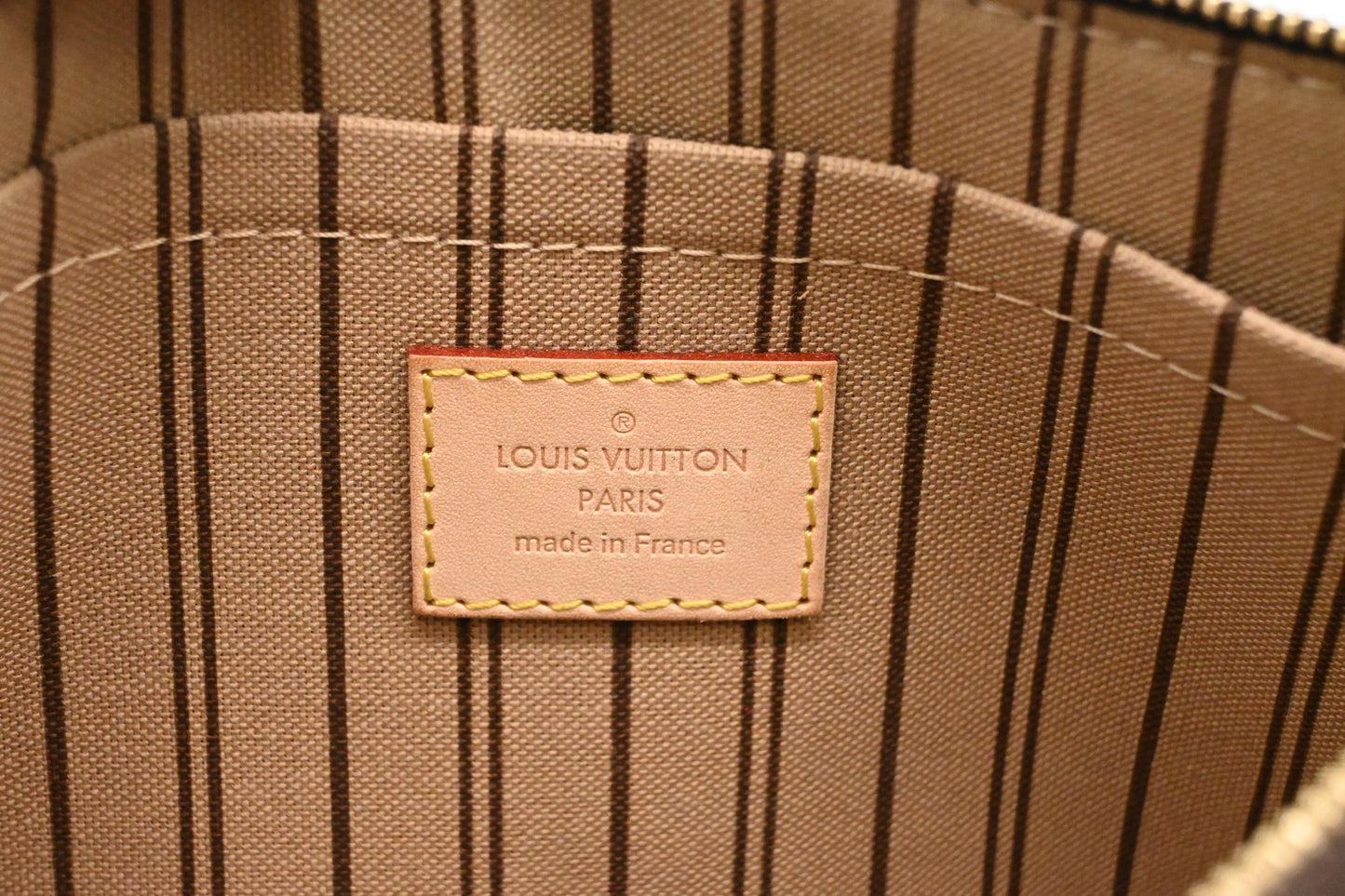 Louis Vuitton Neverfull MM in Monogram Canvas