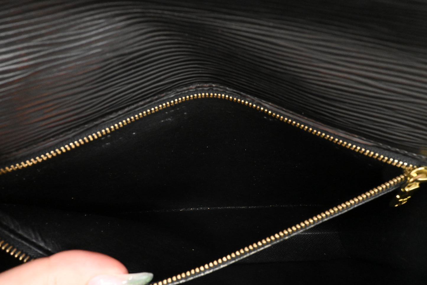 Louis Vuitton Sellier Dragonne in Black Epi Leather