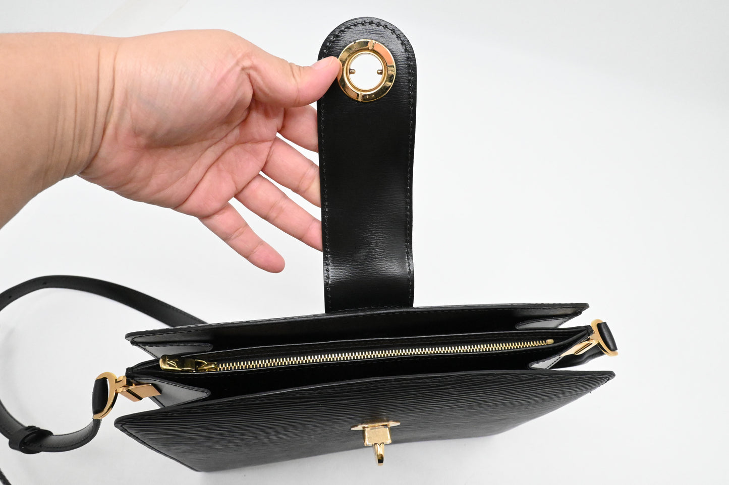 Louis Vuitton Capucines in Black Epi Leather