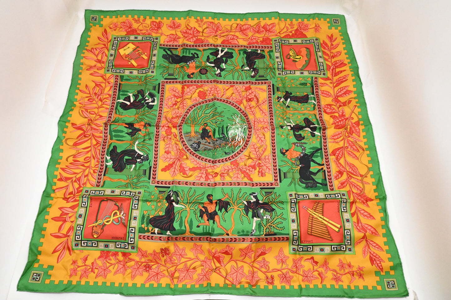 Hermes "Musique des Dieux" Carre 90 in Silk