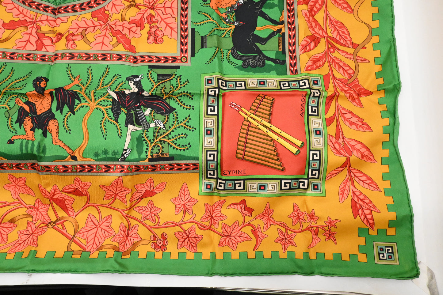 Hermes "Musique des Dieux" Carre 90 in Silk