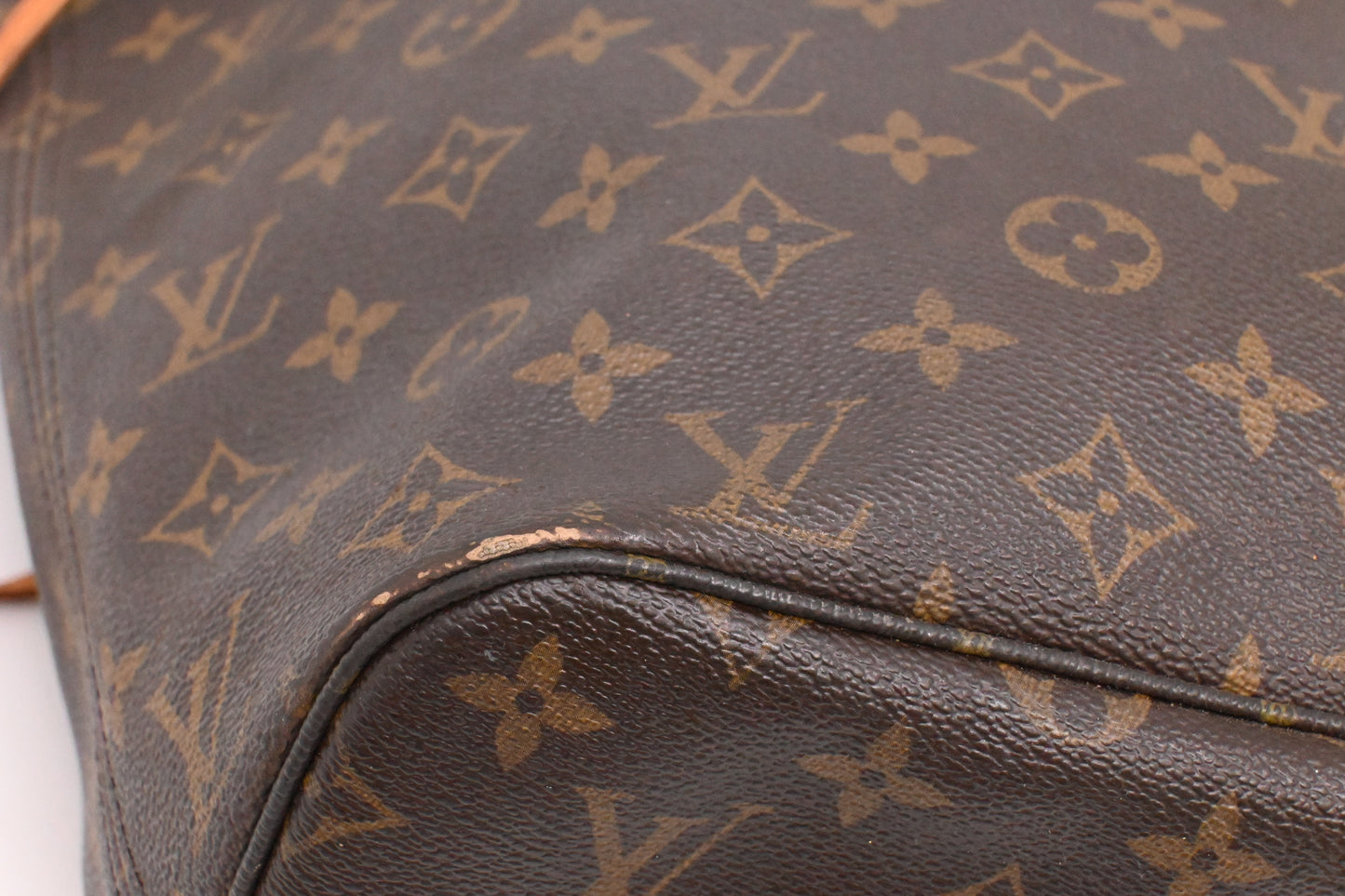 Louis Vuitton Neverfull MM in Monogram Canvas