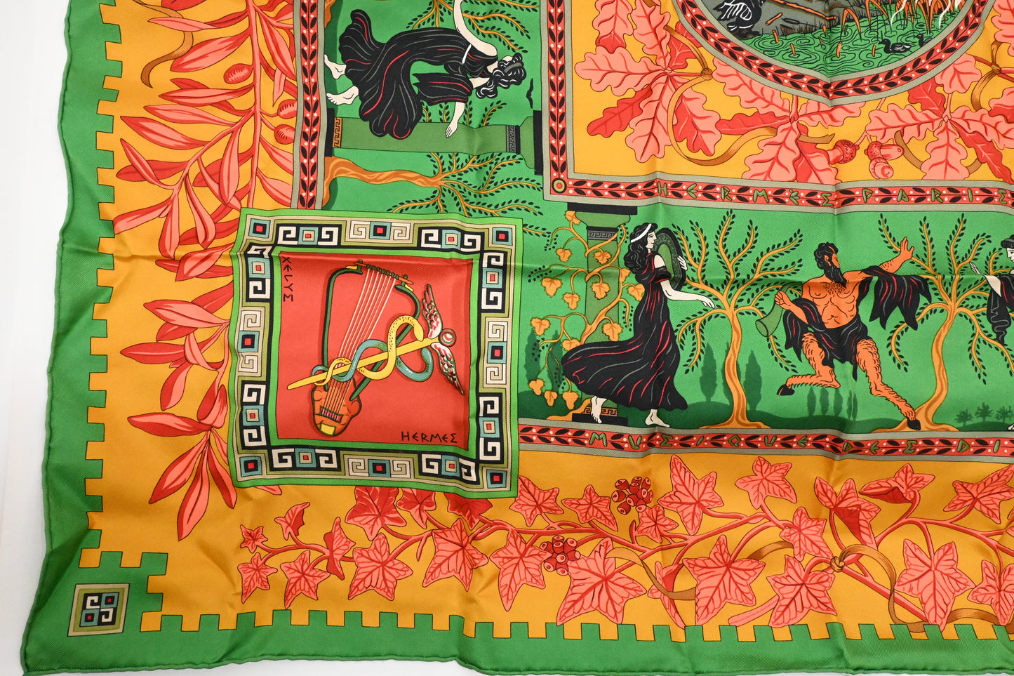 Hermes "Musique des Dieux" Carre 90 in Silk