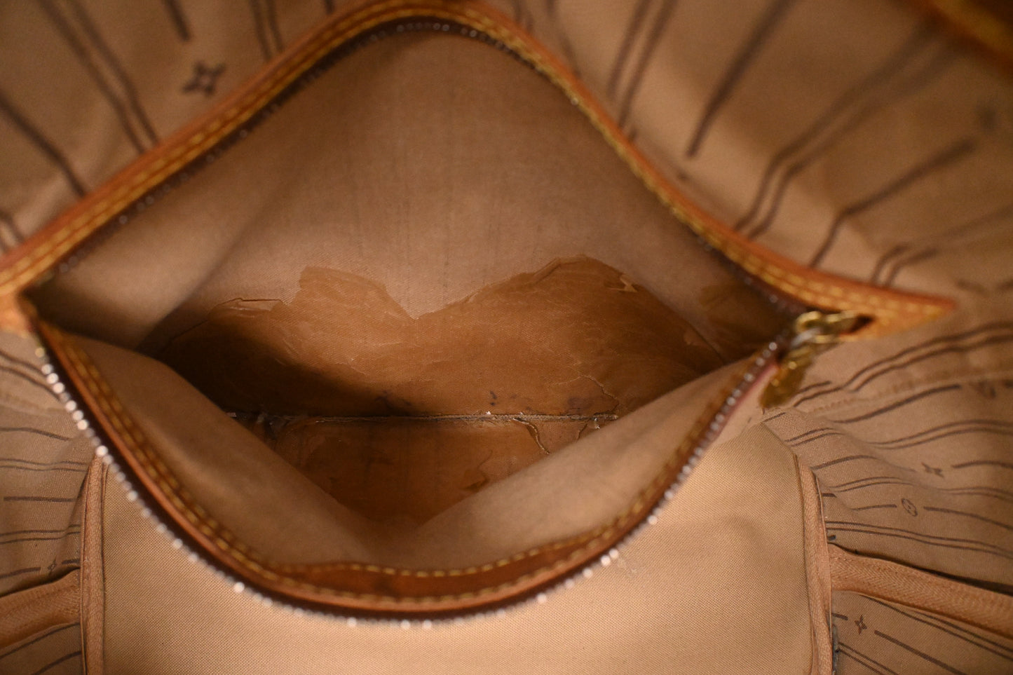 Louis Vuitton Neverfull MM in Monogram Canvas
