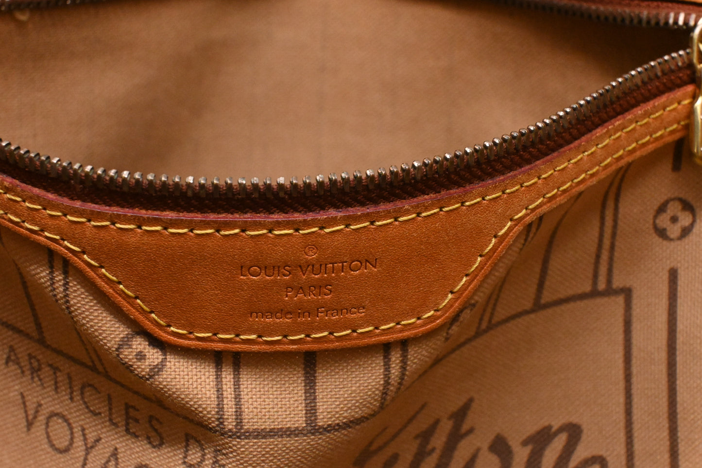 Louis Vuitton Neverfull MM in Monogram Canvas