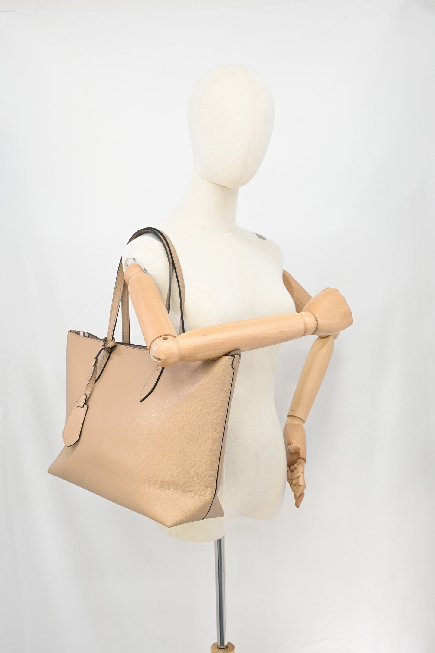 Burberry Tote in Beige Leather