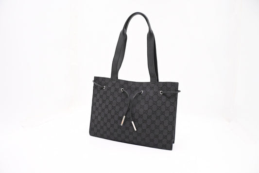 Gucci Shoulder Bag in Black GG Canvas